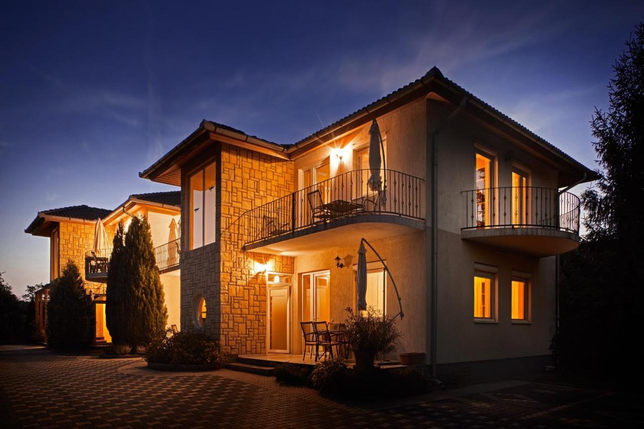 Balatonlelle Apartmanhaz Luaran gambar